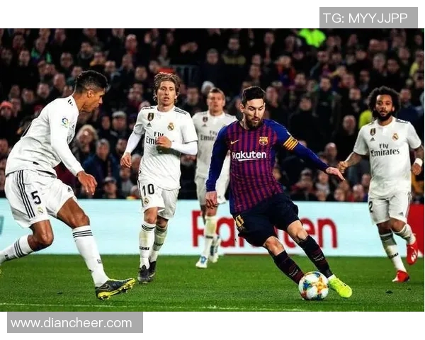 全球足球巅峰对决 世界十大球星同框合影震撼全场